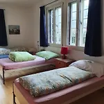 Zentral Gelegene Mit Grossem Garten Lägenhet *