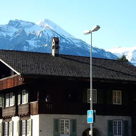 Zentral Gelegene Mit Grossem Garten شقة