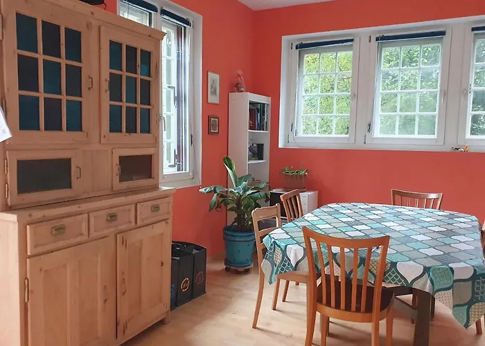 Zentral Gelegene Mit Grossem Garten Entrelagos