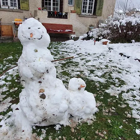 Zentral Gelegene Mit Grossem Garten דירה