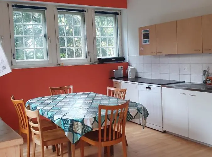 Апартаменты Zentral Gelegene Mit Grossem Garten