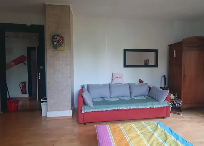 Zentral Gelegene Mit Grossem Garten Апартаменты